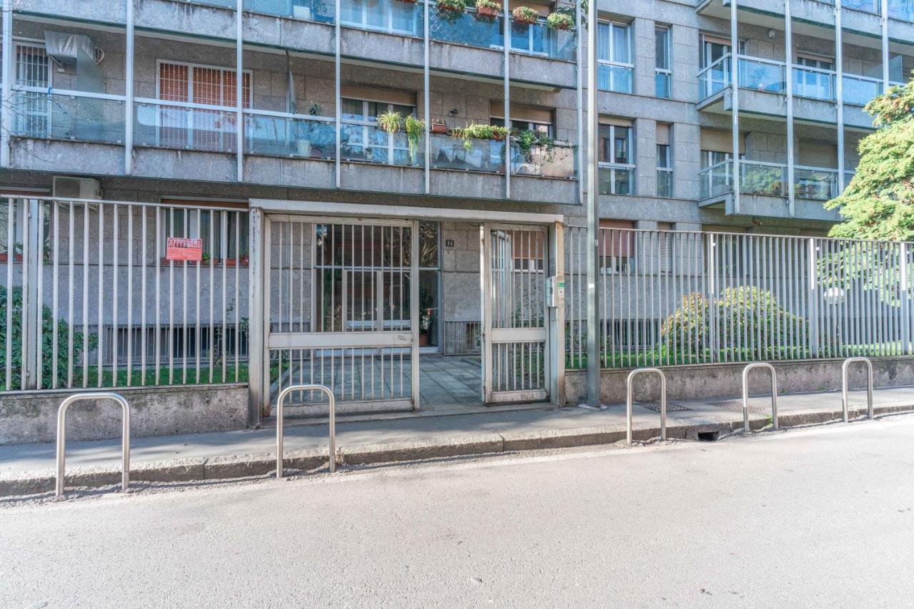 Appartamento Zona Navigli - Smart House Con Tv 50 E Fast Wifi Milano Esterno foto